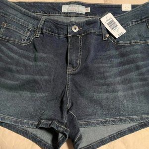 NEW Torrid Denim Shorts sz 18